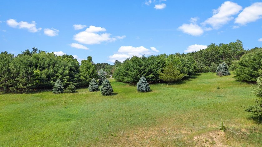 Construction to begin after an Accepted Offer: This featured - photo 15