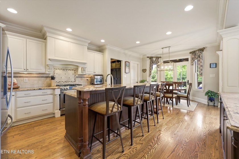 Luxury meets lifestyle in this exceptional Jefferson Park - photo 11
