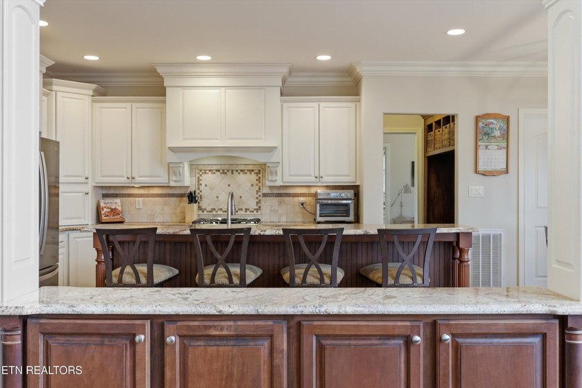 Luxury meets lifestyle in this exceptional Jefferson Park - photo 12