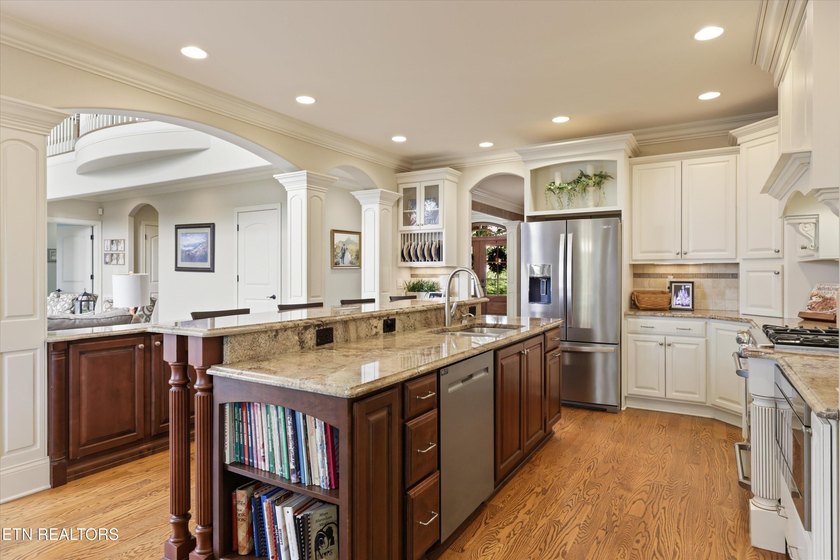 Luxury meets lifestyle in this exceptional Jefferson Park - photo 13