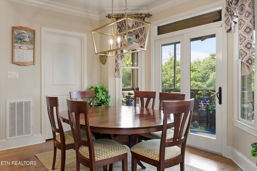 Luxury meets lifestyle in this exceptional Jefferson Park - photo 16