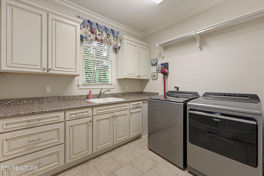 Luxury meets lifestyle in this exceptional Jefferson Park - photo 21