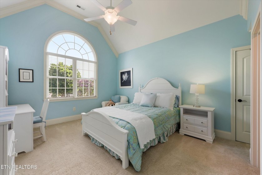 Luxury meets lifestyle in this exceptional Jefferson Park - photo 27