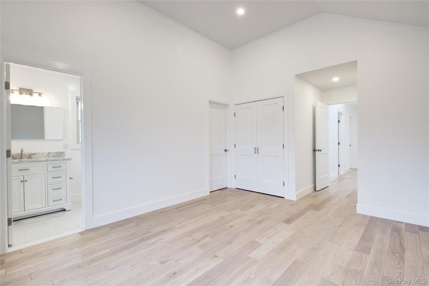 Lovely 2 family new construction almost completed. Truly a - photo 28