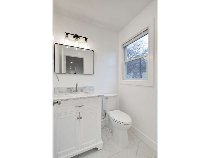 Lovely 2 family new construction almost completed. Truly a - photo 31
