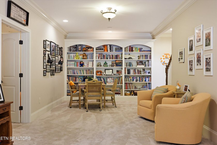 Luxury meets lifestyle in this exceptional Jefferson Park - photo 35
