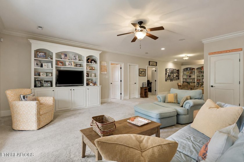 Luxury meets lifestyle in this exceptional Jefferson Park - photo 36
