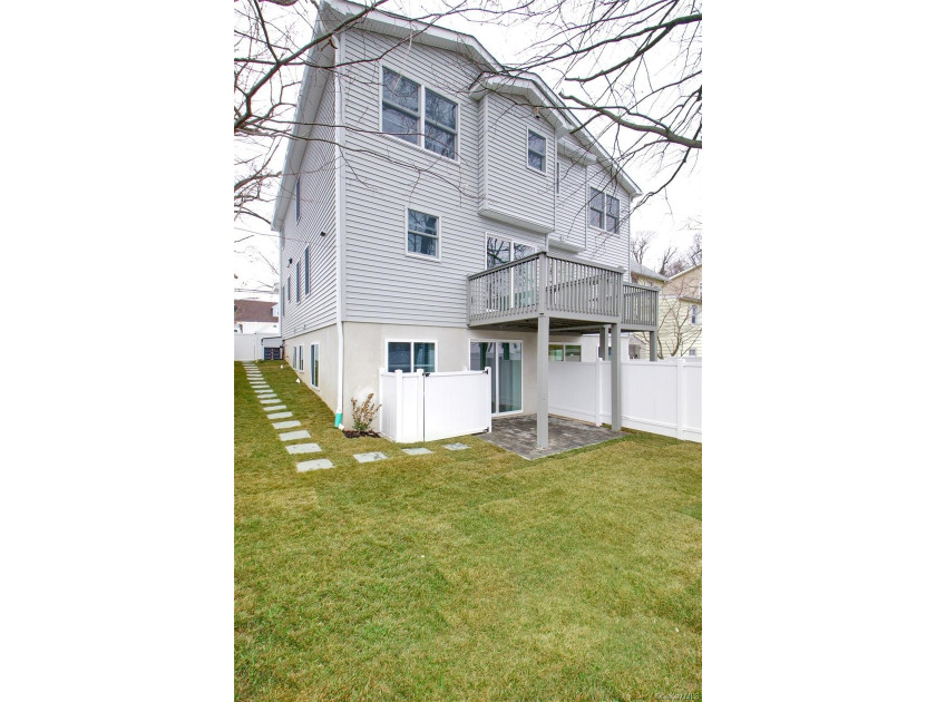 Lovely 2 family new construction almost completed. Truly a - photo 36