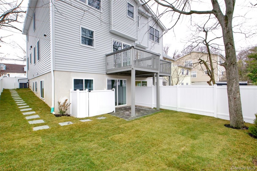Lovely 2 family new construction almost completed. Truly a - photo 37