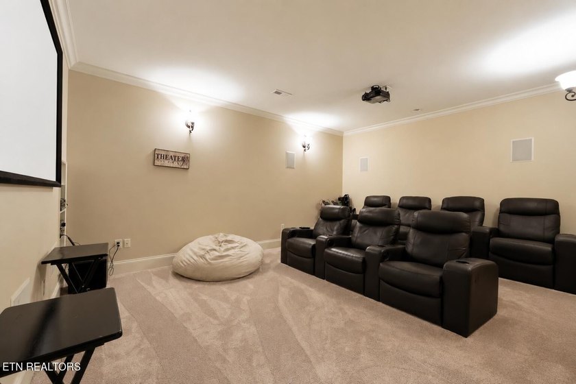 Luxury meets lifestyle in this exceptional Jefferson Park - photo 38