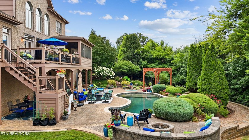 Luxury meets lifestyle in this exceptional Jefferson Park - photo 45
