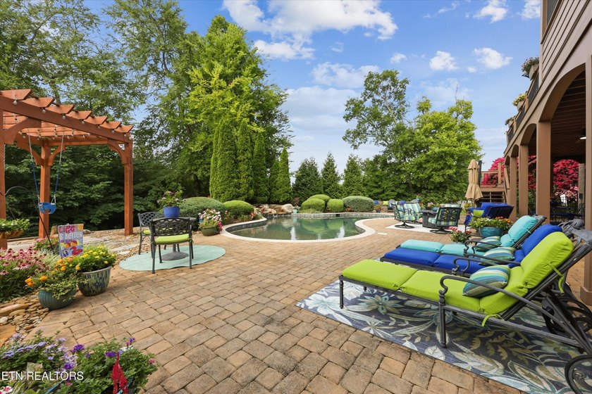Luxury meets lifestyle in this exceptional Jefferson Park - photo 46