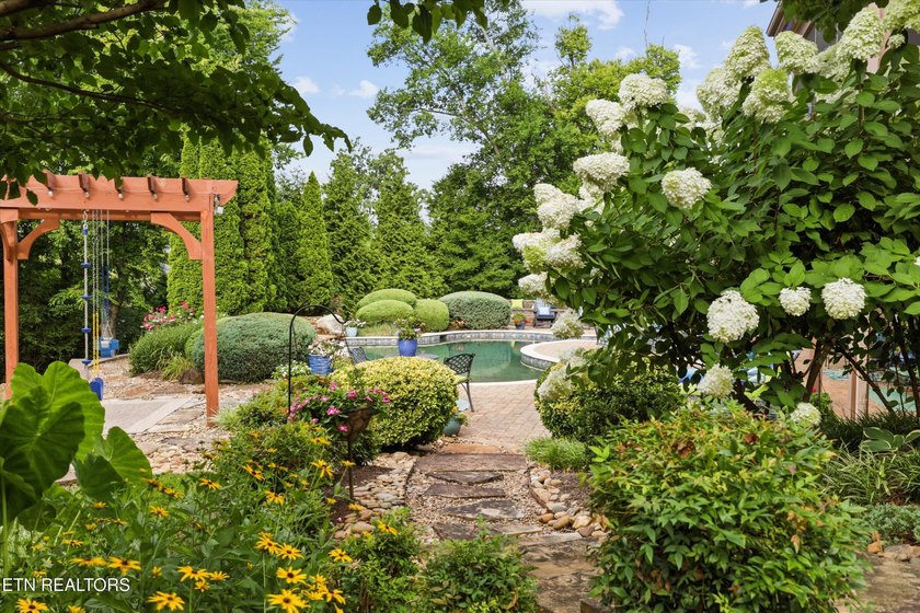 Luxury meets lifestyle in this exceptional Jefferson Park - photo 47