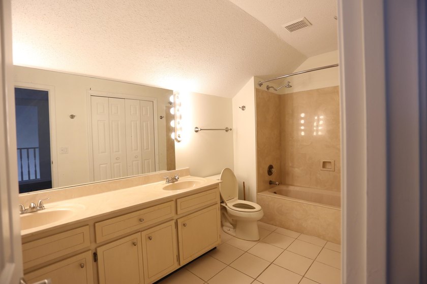 Welcome to your dream home in the heart of Destin! This - photo 31