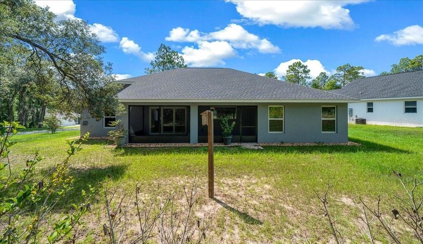Welcome Home! Tucked away on a quiet cul-de-sac in the beautiful - photo 22