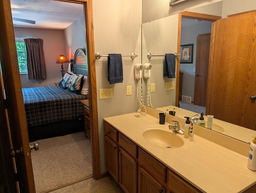 Stunning 3-Bedroom Condo with Breathtaking Lake Views of the - photo 11