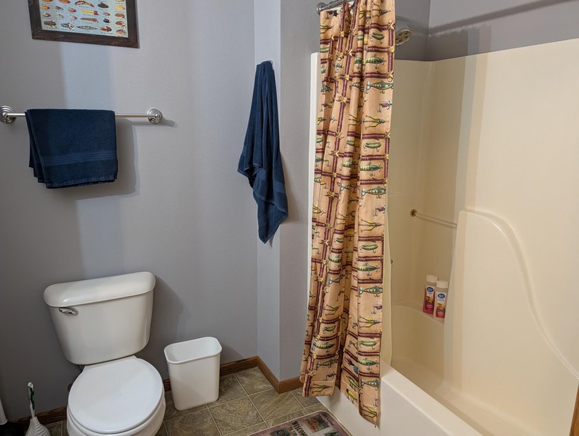 Stunning 3-Bedroom Condo with Breathtaking Lake Views of the - photo 16