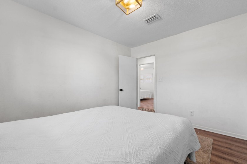Back on market AT NO FAULT OF THE SELLER! Completely remodeled - photo 17