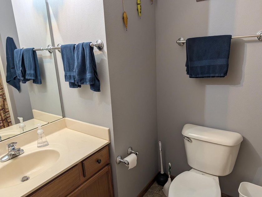 Stunning 3-Bedroom Condo with Breathtaking Lake Views of the - photo 17