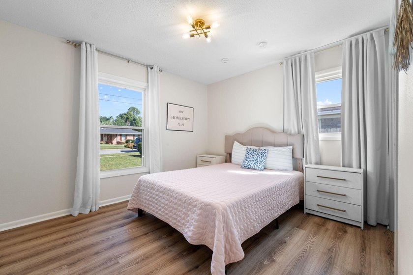 Back on market AT NO FAULT OF THE SELLER! Completely remodeled - photo 19