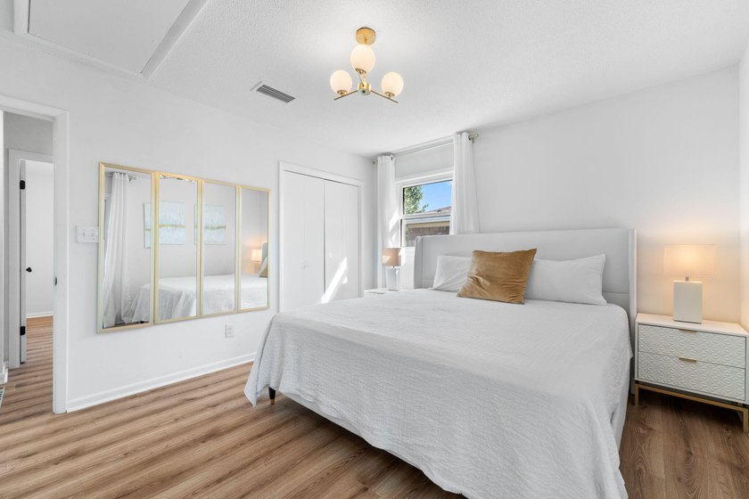 Back on market AT NO FAULT OF THE SELLER! Completely remodeled - photo 23