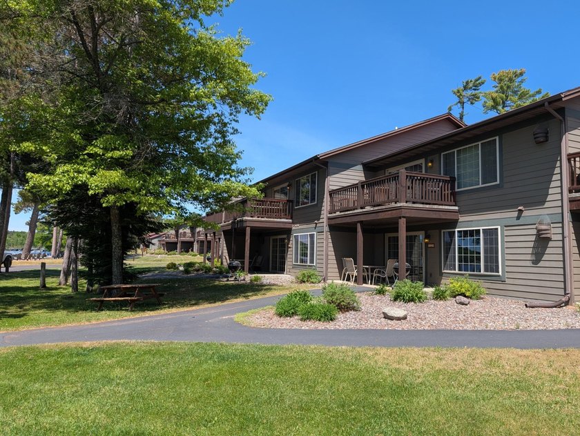 Stunning 3-Bedroom Condo with Breathtaking Lake Views of the - photo 26
