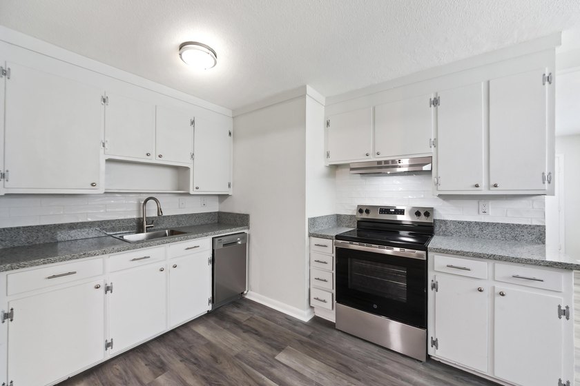 Fully renovated and move-in ready! This 4-bedroom, 2-bath home - photo 11