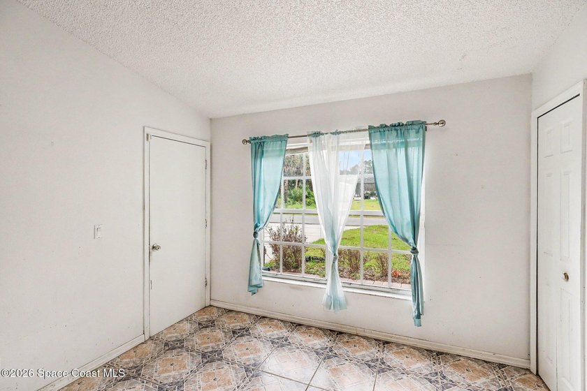 Nice 3 bedroom 2 bath 2 car garage with a bonus room &amp; a Large - photo 7
