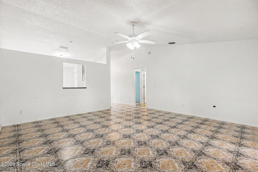 Nice 3 bedroom 2 bath 2 car garage with a bonus room &amp; a Large - photo 10
