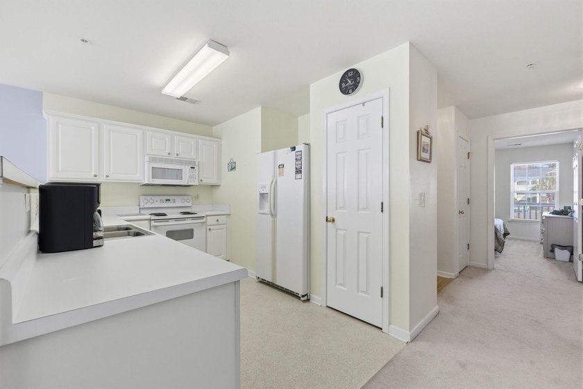 Welcome to this beautifully maintained 3 bedroom, 2 bathroom - photo 11