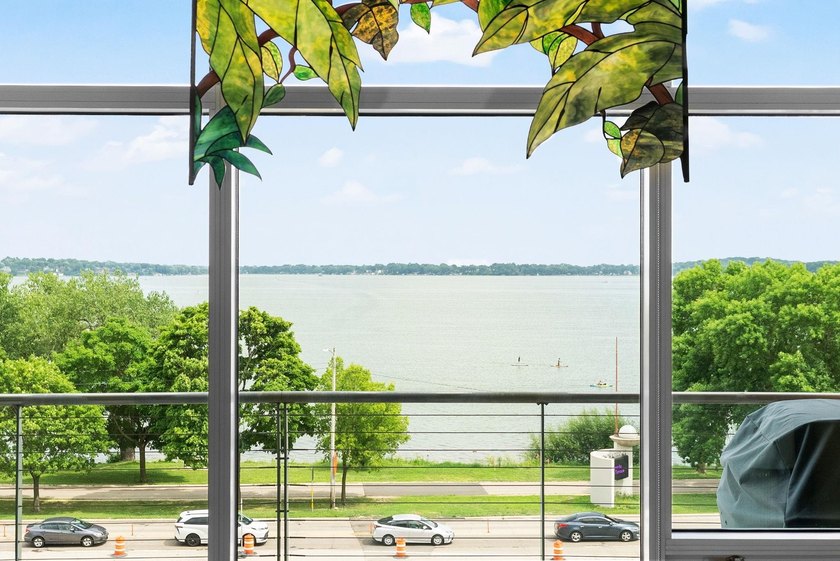 You'll fall in love with the fantastic views overlooking Lake - photo 12