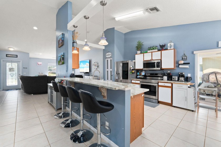 Move-in ready CBS home offering 3 bedrooms, 2 bathrooms, and - photo 13