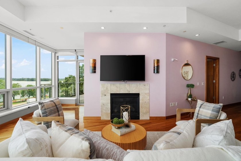 You'll fall in love with the fantastic views overlooking Lake - photo 15
