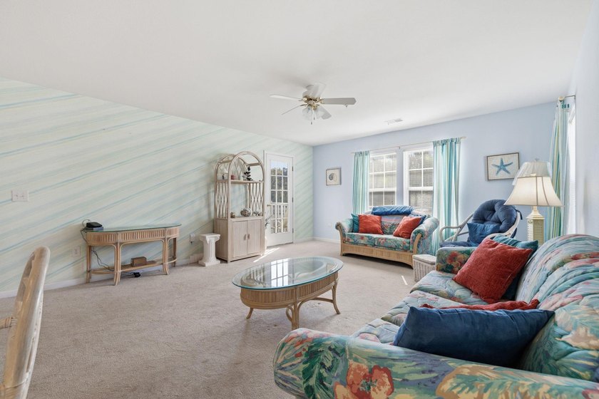 Welcome to this beautifully maintained 3 bedroom, 2 bathroom - photo 17
