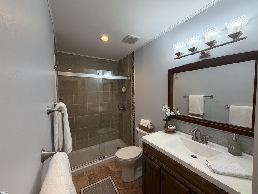 Welcome home to this beautifully maintained 3-bedroom, 2-bath - photo 19