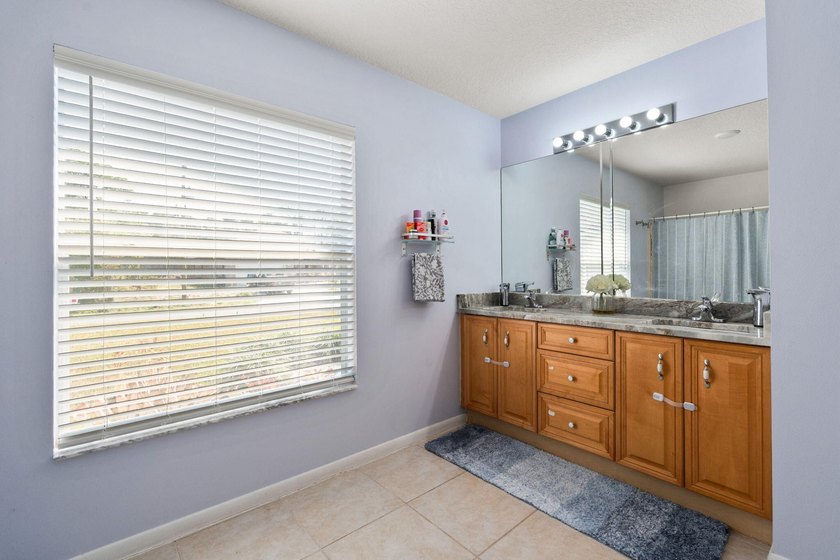 Move-in ready CBS home offering 3 bedrooms, 2 bathrooms, and - photo 21