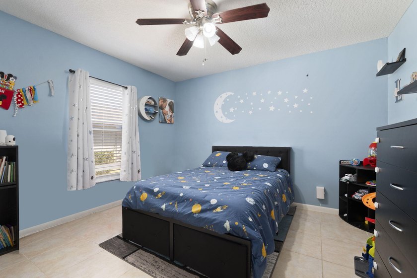 Move-in ready CBS home offering 3 bedrooms, 2 bathrooms, and - photo 23