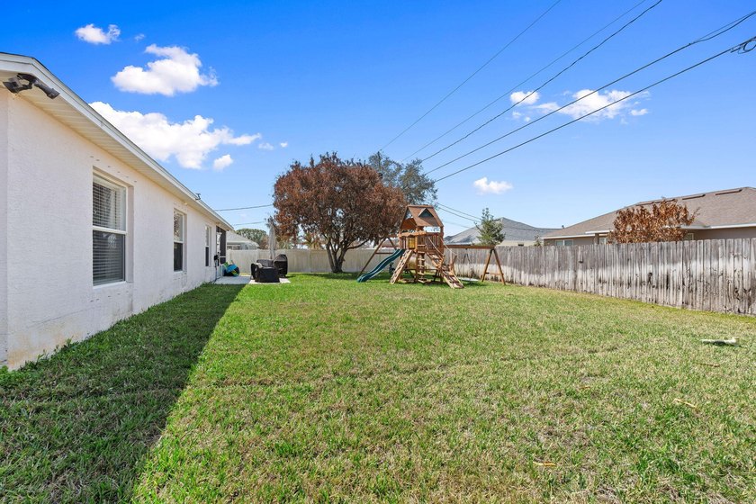 Move-in ready CBS home offering 3 bedrooms, 2 bathrooms, and - photo 31
