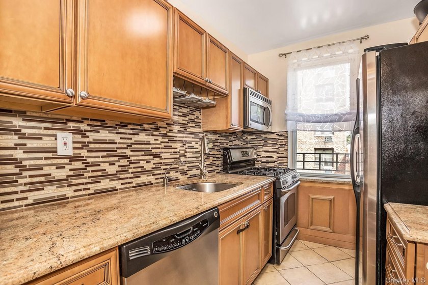 True 2 bed 2 bath unit, 1200 square feet with Dining room - photo 13