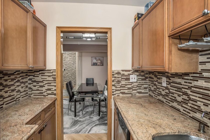 True 2 bed 2 bath unit, 1200 square feet with Dining room - photo 14
