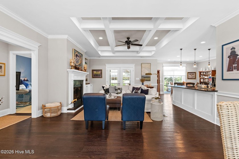 Perfectly positioned on an oversized homesite in sought-after - photo 8