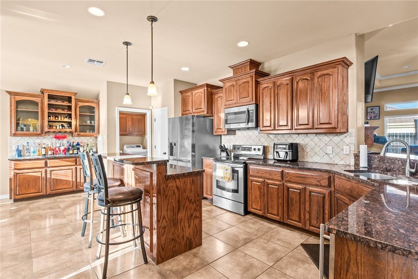 Welcome to 3930 Amadas Drive, an immaculate 3-bedroom, 2-bath - photo 6