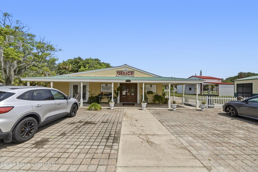 Exceptional opportunity with excellent visibility on approx. 1 - photo 5