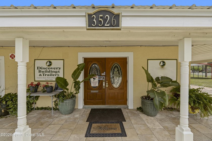Exceptional opportunity with excellent visibility on approx. 1 - photo 8