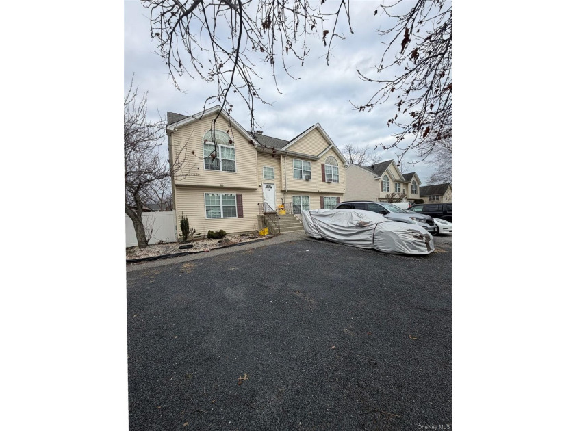 Welcome to this massive 7 Bedroom, 5 Bath oversized high ranch - photo 2