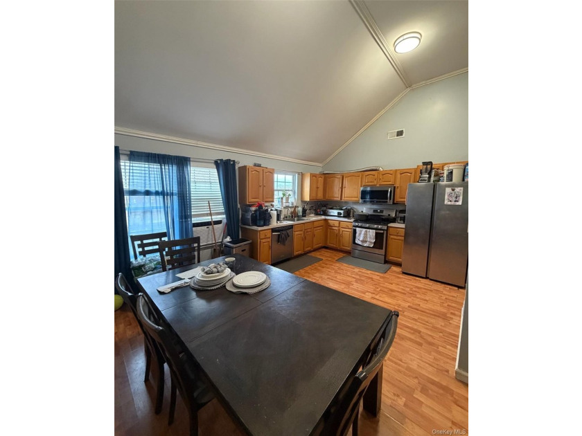 Welcome to this massive 7 Bedroom, 5 Bath oversized high ranch - photo 5