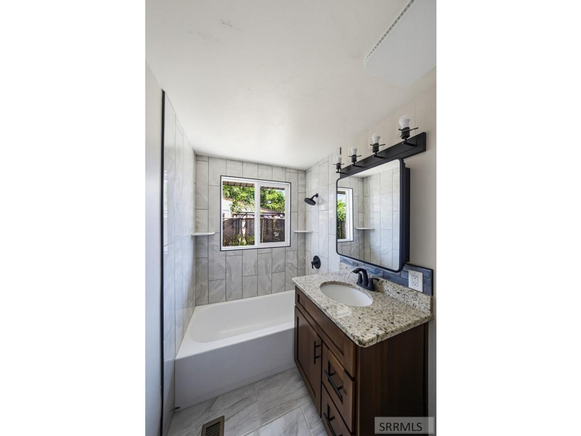 Welcome to 1139 Garfield St, Idaho Falls, ID 83401-a beautifully - photo 17