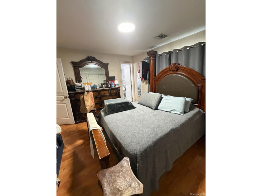 Welcome to this massive 7 Bedroom, 5 Bath oversized high ranch - photo 8