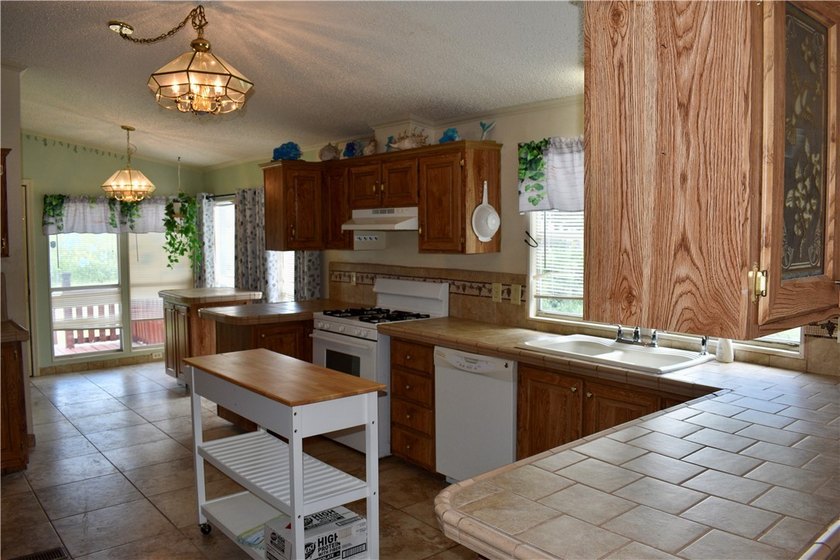 Tucked at the end of a quiet cul-de-sac, this FURNISHED - photo 10