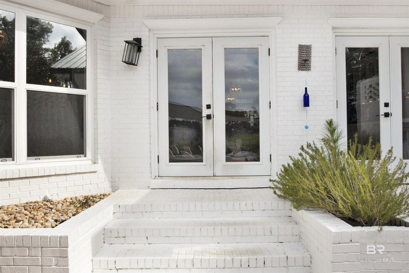 Welcome to this expansive 6-bedroom, 4.5-bath home perfectly - photo 44